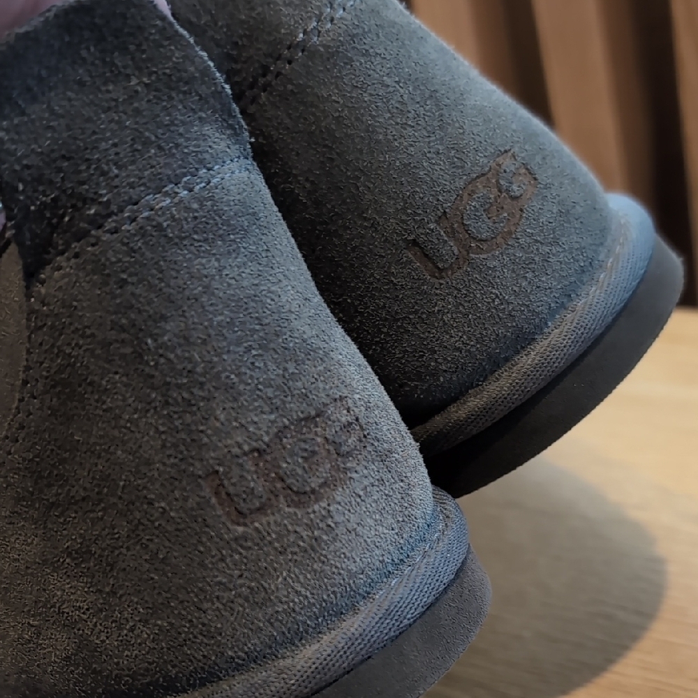 UGG Men's Gray Chukka Boots - Picture 3 of 8
